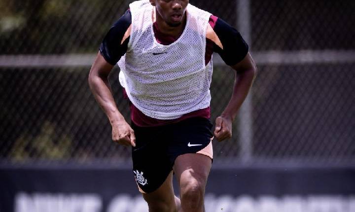 Treino do Corinthians: André volta a trabalhar com bola, e Diniz faz testes para enfrentar o Vasco