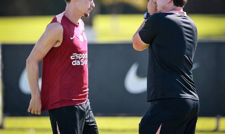 Treino do Corinthians: Diniz mantém foco em finalizações no CT