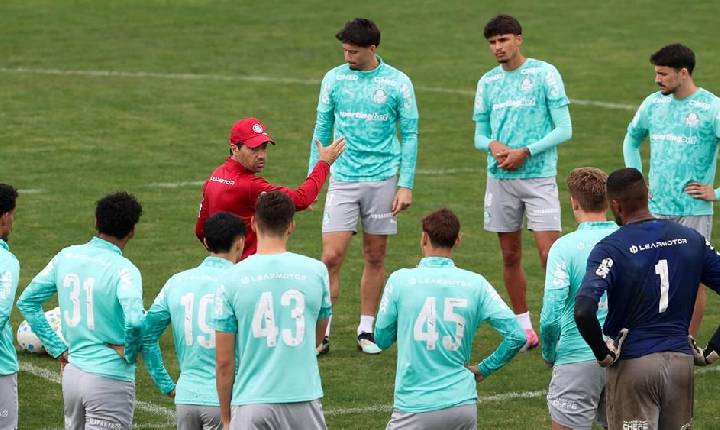Três zagueiros? Entenda como Barboza pode ser utilizado no Palmeiras