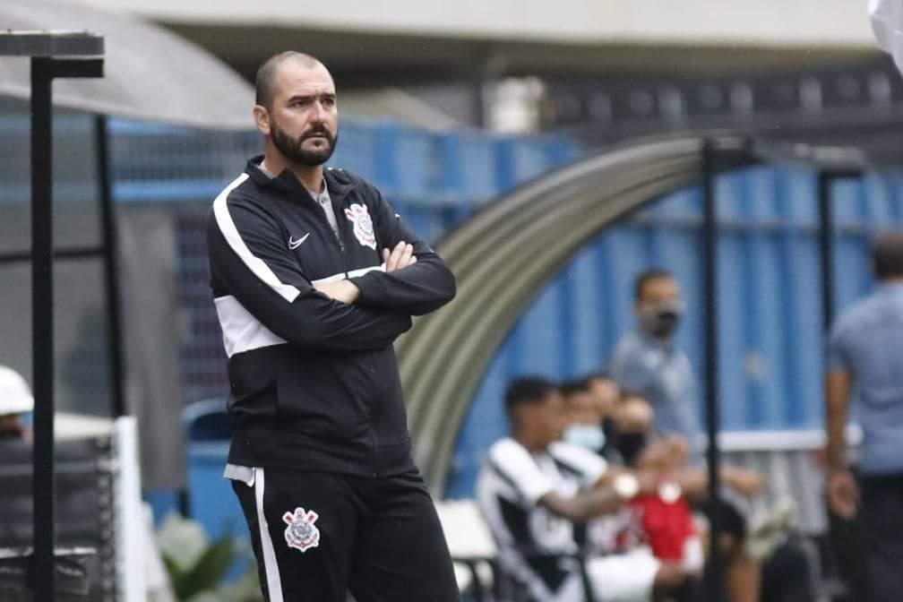 Ex-jogador Danilo faz sua estréia como treinador em clássico