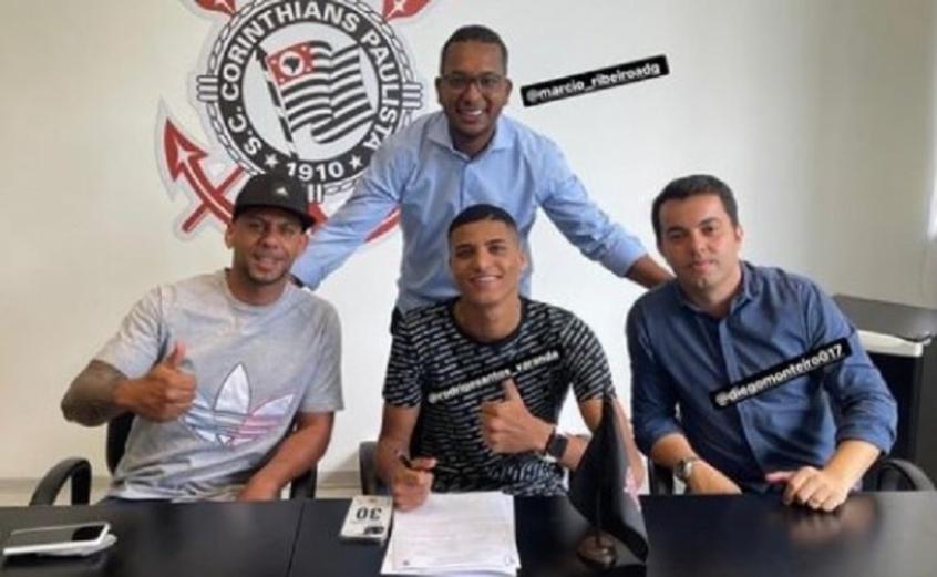 CORINTHIANS RENOVA CONTRATO DE RODRIGO VARANDA; JOGADOR PODE SAIR DO CLUBE NOS PRÓXIMOS DIAS