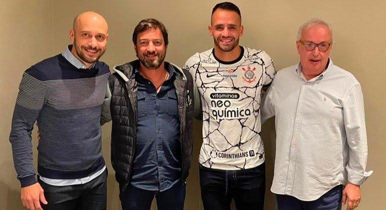 Corinthians vence disputa com o Flamengo. Renato Augusto chegou