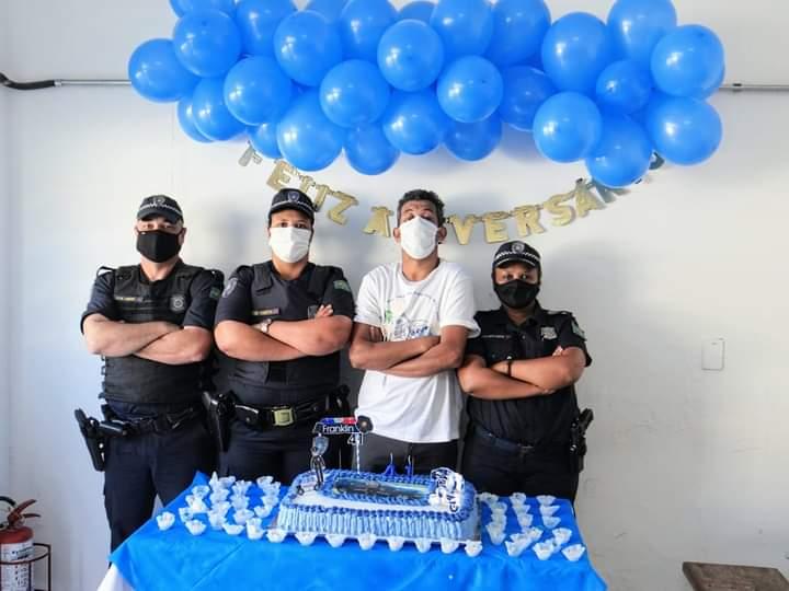 Morador da Cohab de Carapicuíba ganha presente da Guarda Civil Municipal