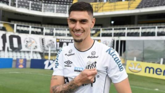 Santos anuncia a contratação do zagueiro Emiliano Velázquez