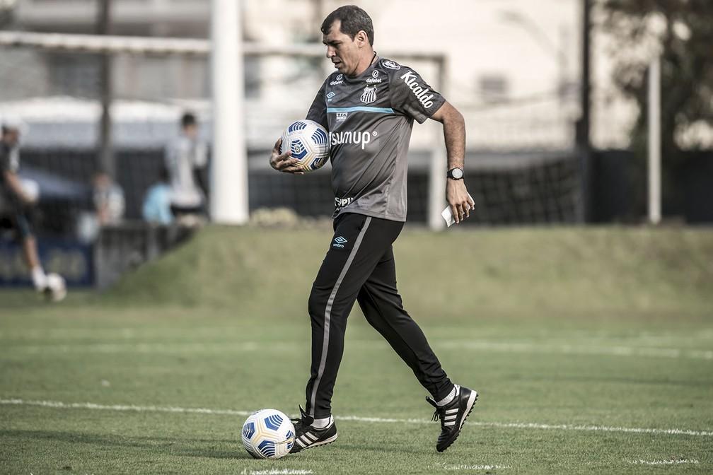 À espera de força máxima, Santos tenta driblar crise para arrancar e se afastar do Z-4 no Brasileirão