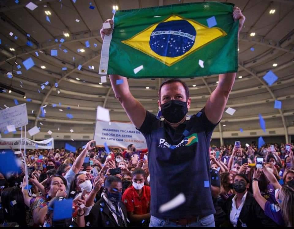 Doria sai à frente de Leite na largada das prévias do PSDB