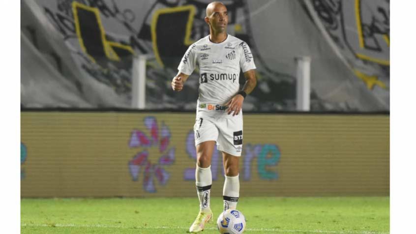 Tardelli cogitou deixar o Santos, mas decidiu ficar e deve jogar domingo