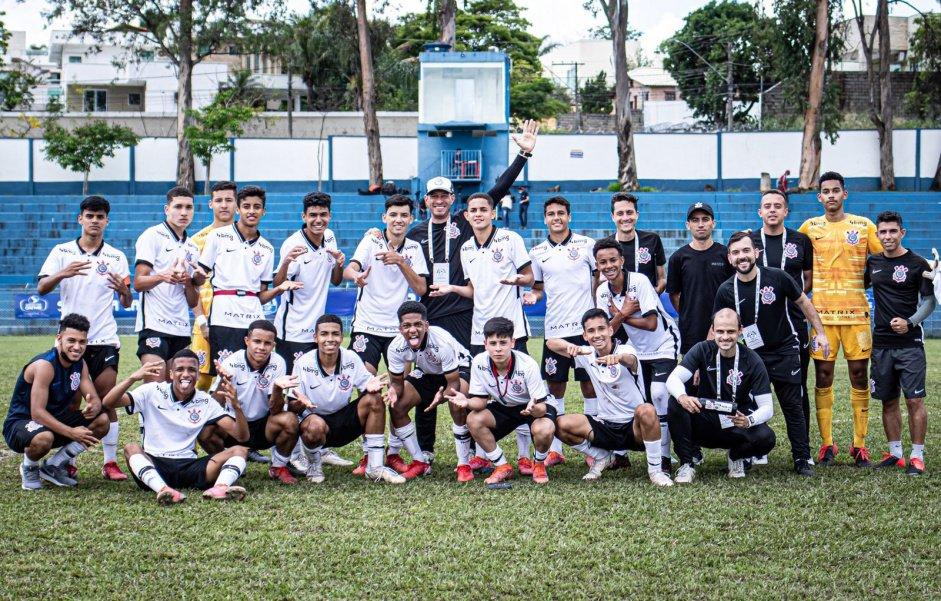 CORINTHIANS SUB-15 GOLEIA FLUMINENSE COM SHOW DE PEDRINHO QUE MARCOU QUATRO VEZES E GARANTE VAGA NA FINAL DA BH CUP