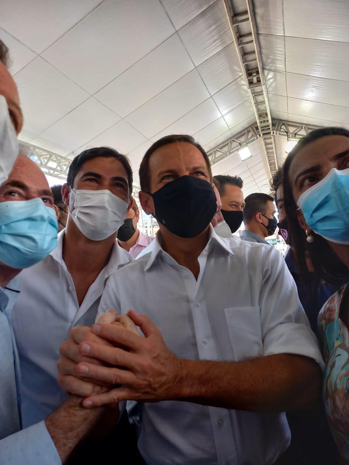 A convite do Prefeito Marcos Neves, Furlan Filho, participou de evento em Carapicuíba com Doria e Vinholi