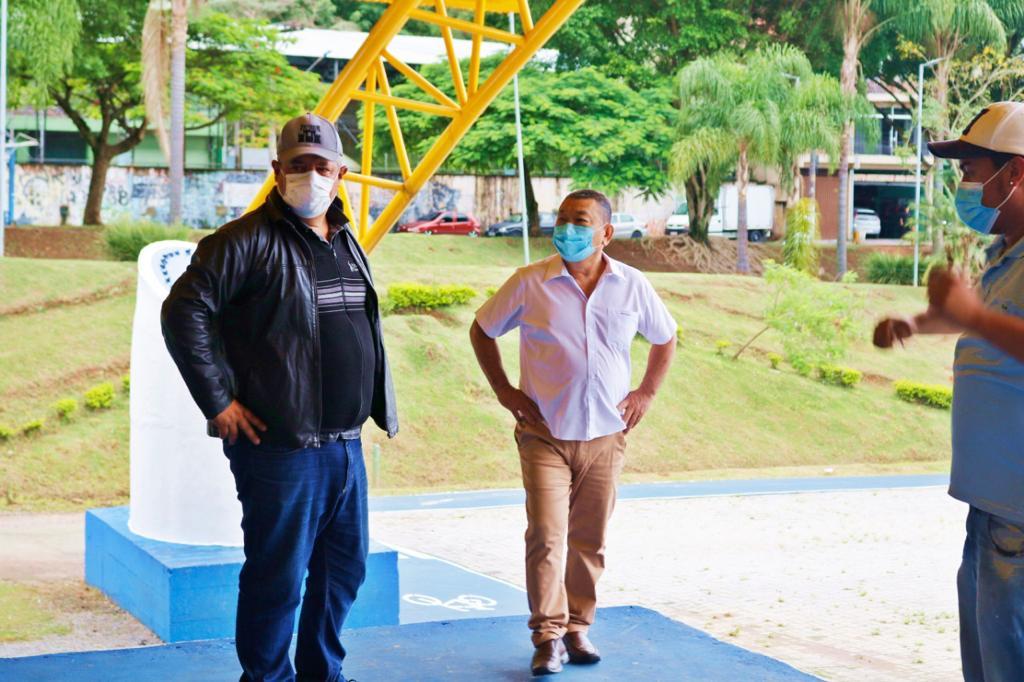 Doutor Sato realiza manutenção da Praça de Eventos