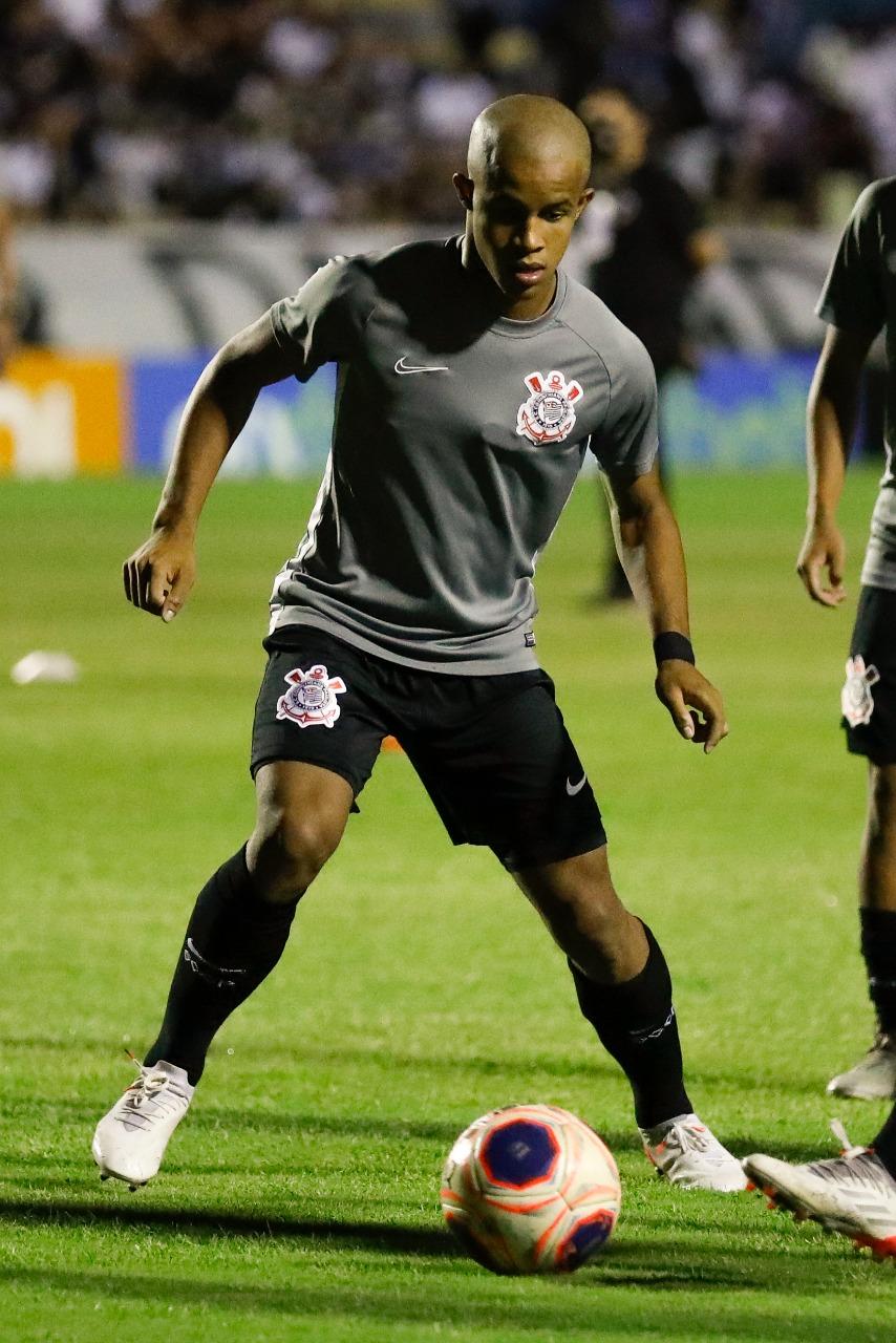 PEDRO CITA NEYMAR E WILLIAN COMO ÍDOLOS E PROJETA TÍTULOS COM A CAMISA DO CORINTHIANS