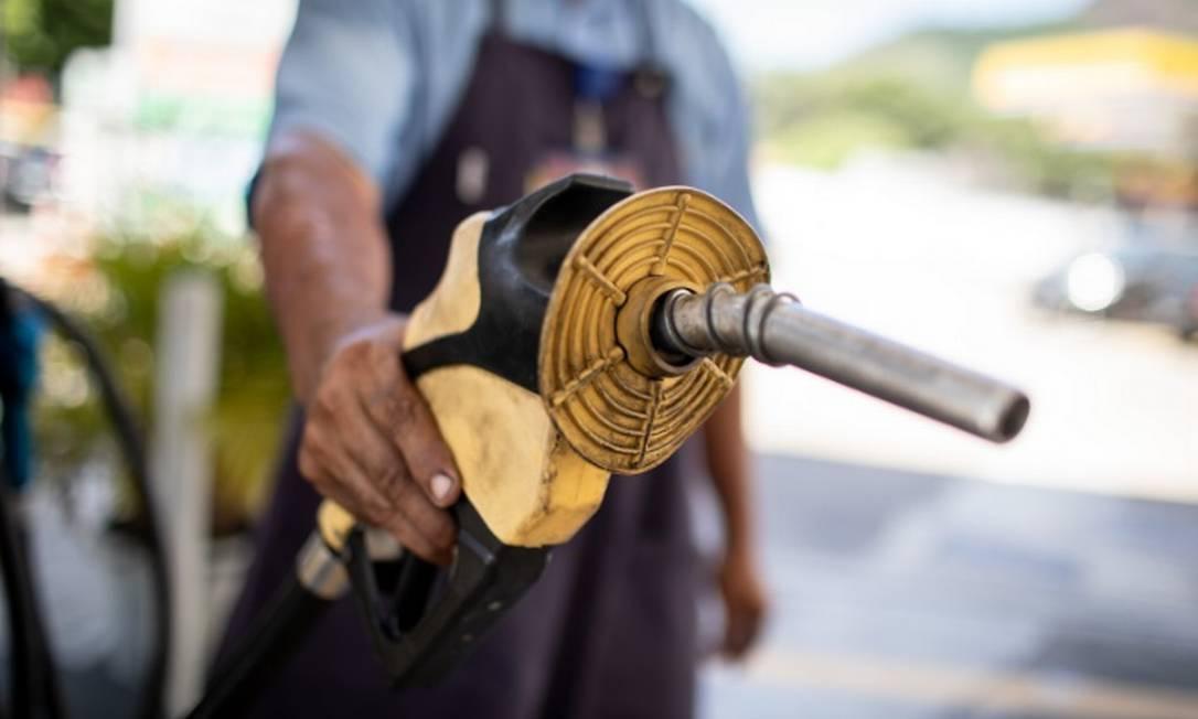 Gasolina e gás subiram 27% durante gestão Silva e Luna na Petrobras