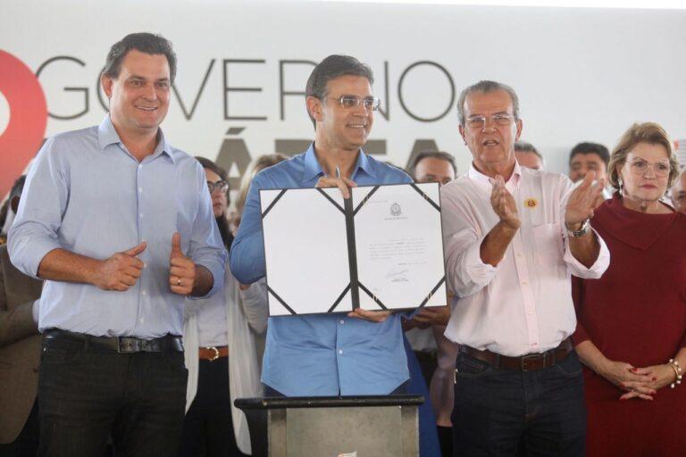 Governador Rodrigo Garcia autoriza obras e entrega veículos e maquinários para Araçatuba e região