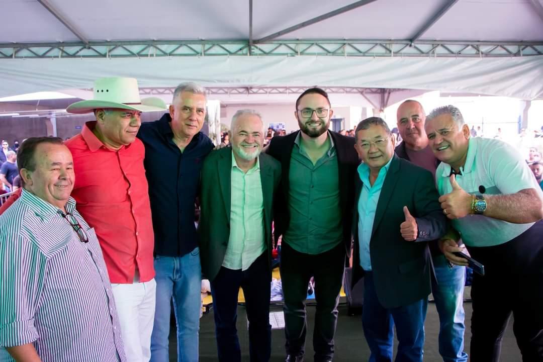 Doutor Sato inaugura paço municipal e entrega duas EMEBs à Jandira