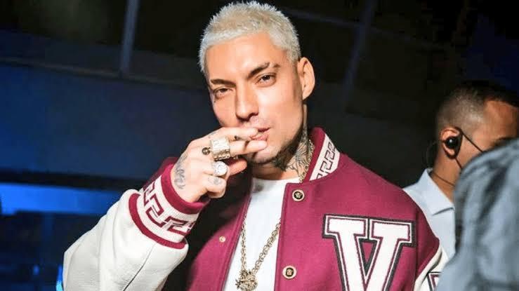 Rapper Filipe Ret é conduzido à delegacia após ser flagrado com drogas em resort de Angra dos Reis