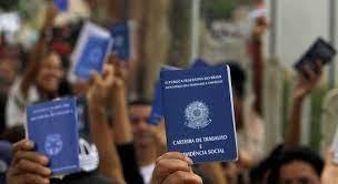 Desemprego recua para 9,1% em julho, mas número de informais é recorde