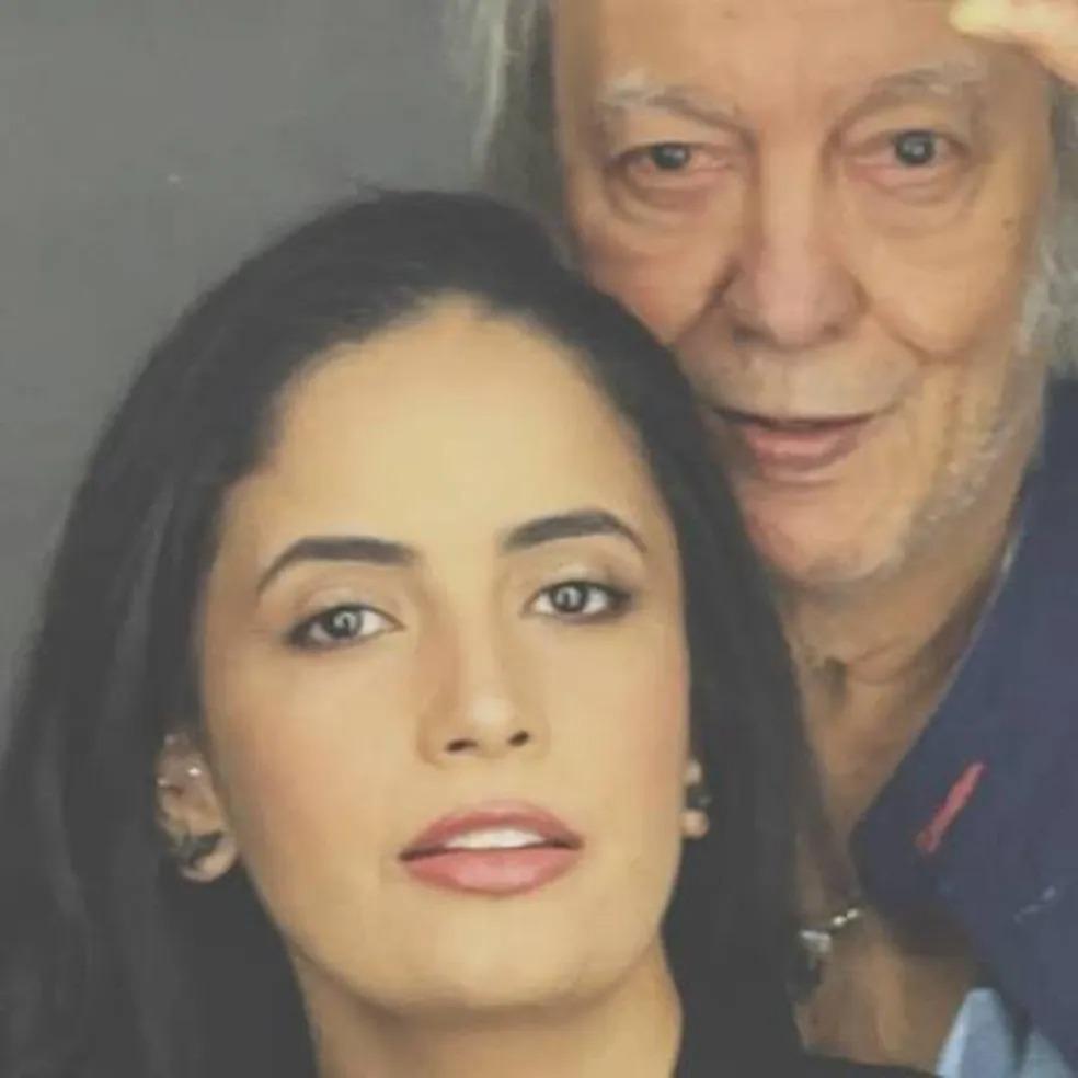 Internado, Erasmo Carlos ganha declaração de amor da mulher: 'Duro ficar sem você vez em quando'