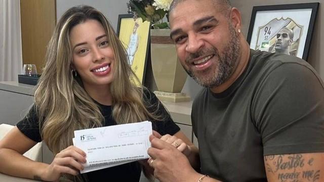 Adriano Imperador adianta papelada e se casa com Micaela Mesquita no civil