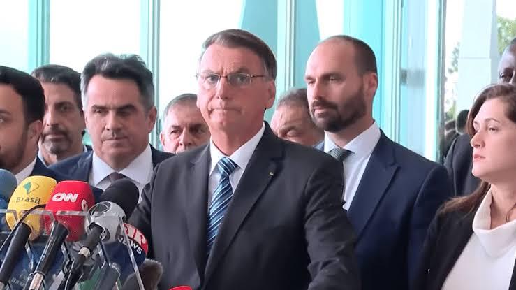 Bolsonaro diz que vai cumprir a Constituição; Ciro Nogueira inicia a transição