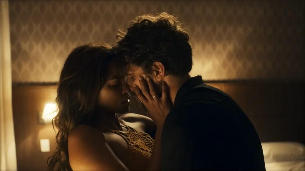 Brisa e Ari se reencontram e transam em Travessia; veja fotos!