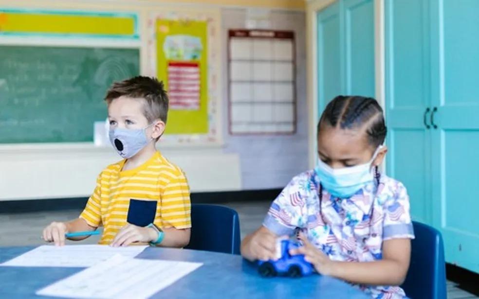 Escolas de São Paulo voltam a recomendar o uso de máscara