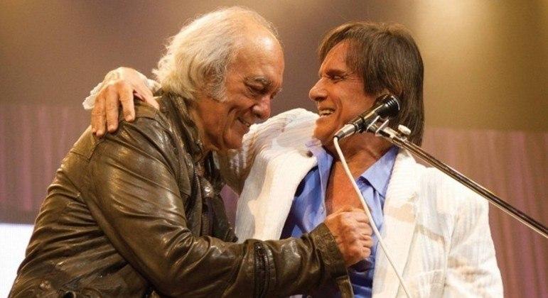 Roberto Carlos lamenta a morte de Erasmo Carlos: 'Minha dor é muito grande'