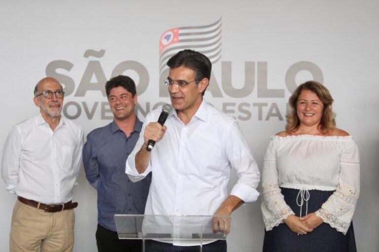 Rodrigo Garcia entrega vans acessíveis para 72 municípios paulistas
