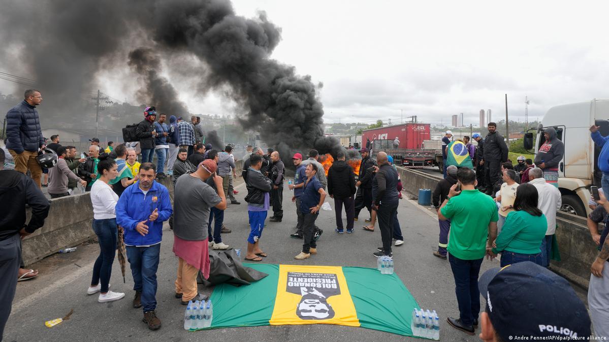 PF faz operação contra bolsonaristas radicais suspeitos de organizar atos antidemocráticos