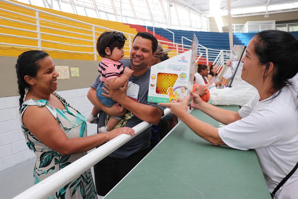 Prefeitura entrega Brinquedos de Natal para crianças até 10 anos