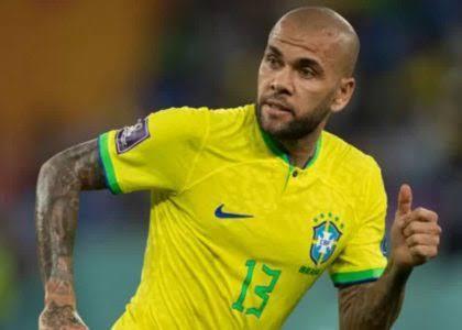Jogador Daniel Alves é detido na Espanha por suposta agressão sexual
