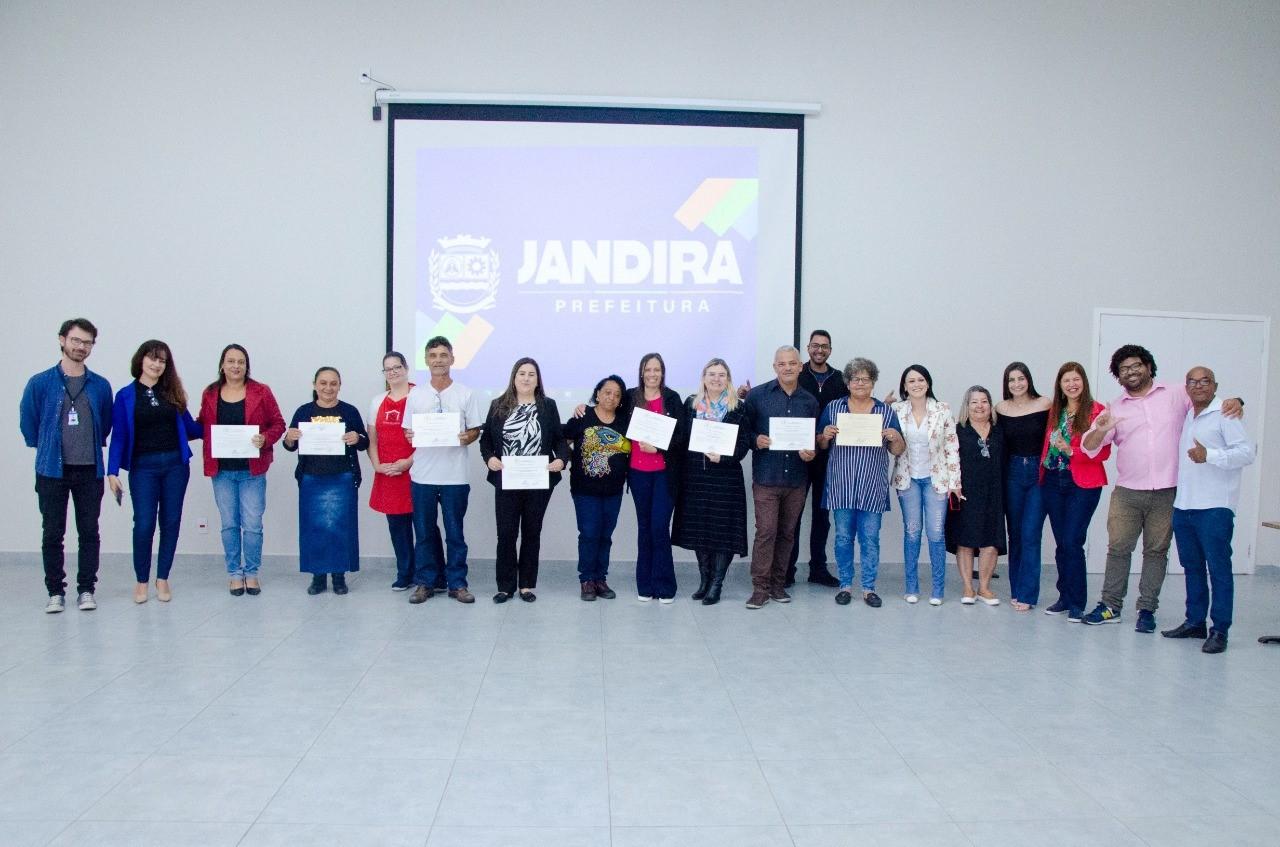Mérito e parceria: entrega de certificados aos assistentes sociais de Jandira