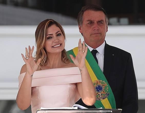 Como Flávio Bolsonaro vê a possibilidade da candidatura de Michelle em 2026