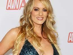 Nos Estados Unidos, suspense sobre possível indiciamento de Trump no caso Stormy Daniels