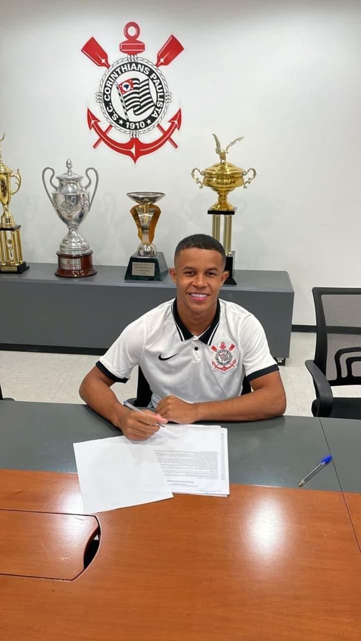 Pedrinho, desperta o interesse Ajax, Borussia Dortmund, Brighton, Newcastle, PSV e Zenit