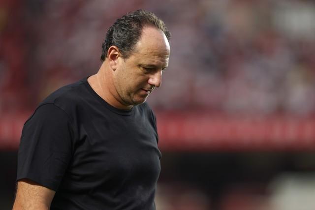 São Paulo vê mercado sem opções de técnicos, descarta apostas e dá respaldo a Rogério Ceni
