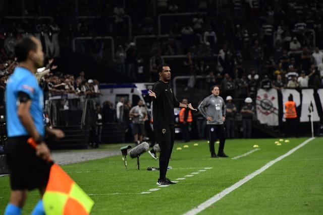 Reunião nesta quinta no CT pode definir demissão de Fernando Lázaro do Corinthians