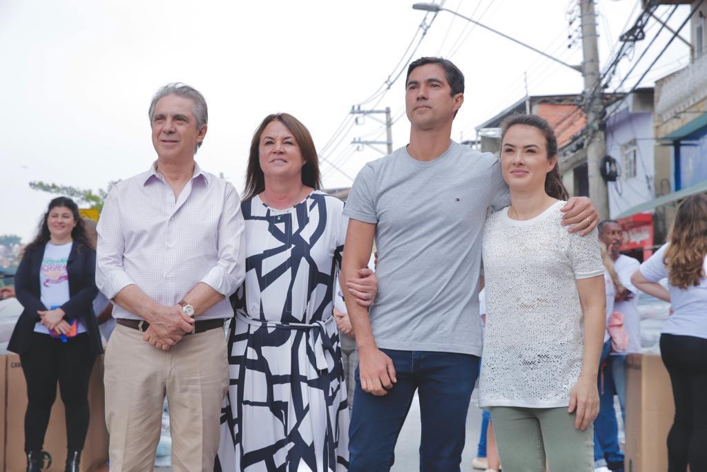 Fundo Social realiza Campanha do Agasalho com as presenças da Deputada Estadual, Bruna Furlan e seu irmão, Rubinho