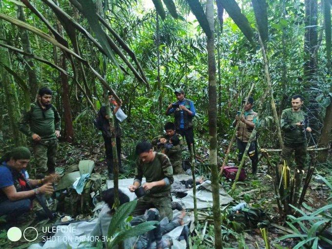 Crianças que sofreram acidente aéreo na Colômbia são encontradas com vida após 40 dias, diz imprensa colombiana