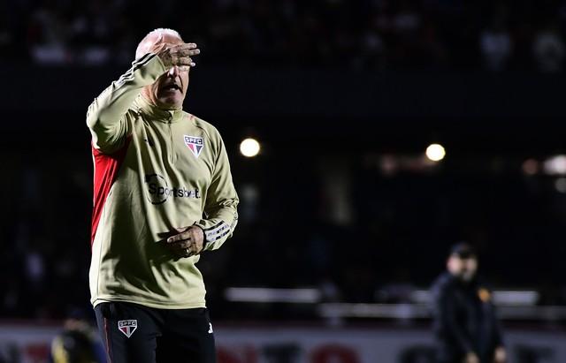 Dorival se diz aliviado por classificação do São Paulo: 