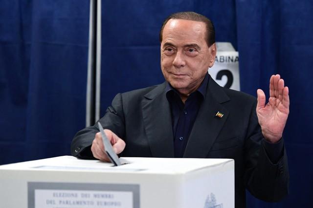 Morre,Silvio Berlusconi, ex-primeiro-ministro da Itália e ex-dono do Milan, aos 86 anos