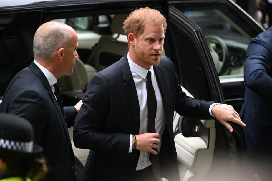 Príncipe Harry chega ao tribunal de Londres para audiência contra imprensa britânica