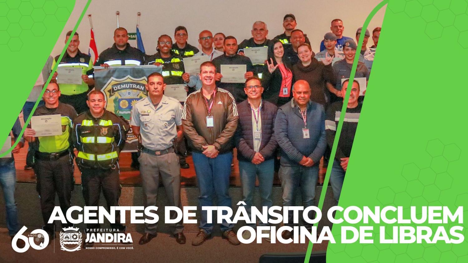 Agentes de trânsito concluem oficina de LIBRAS