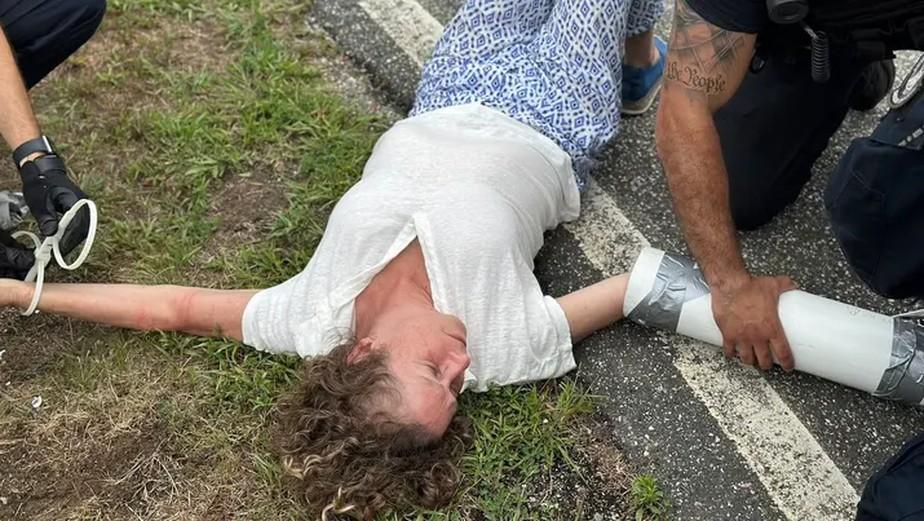 Herdeira da Disney é presa em protesto contra uso de jatinhos: 'Sei que é difícil abrir mão'