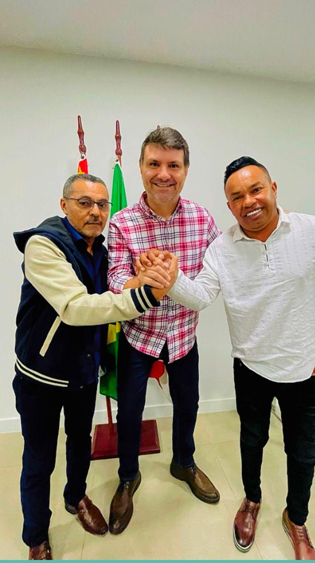 Vereador Batista Comunidade e Vereador Beto Social conquistam grama sintética para campo da Vila Piauí