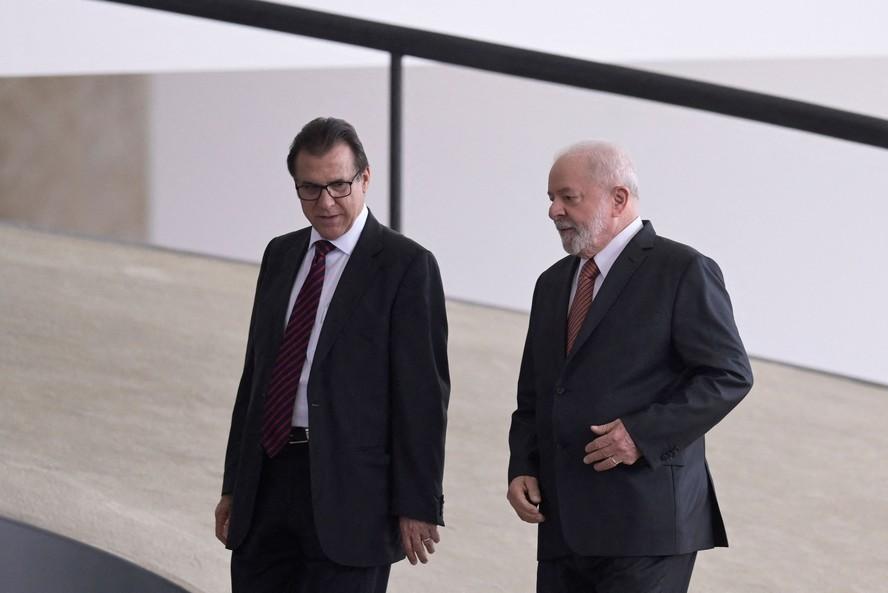 Lula sanciona reajuste do salário mínimo e alteração na faixa de isenção do IR