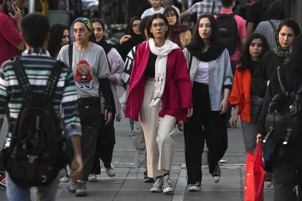 Prêmio Nobel da Paz vai para Narges Mohammadi, voz da revolução feminina no Irã