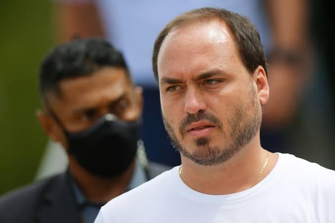 Carlos Bolsonaro é removido do grupo de WhatsApp da Câmara do Rio