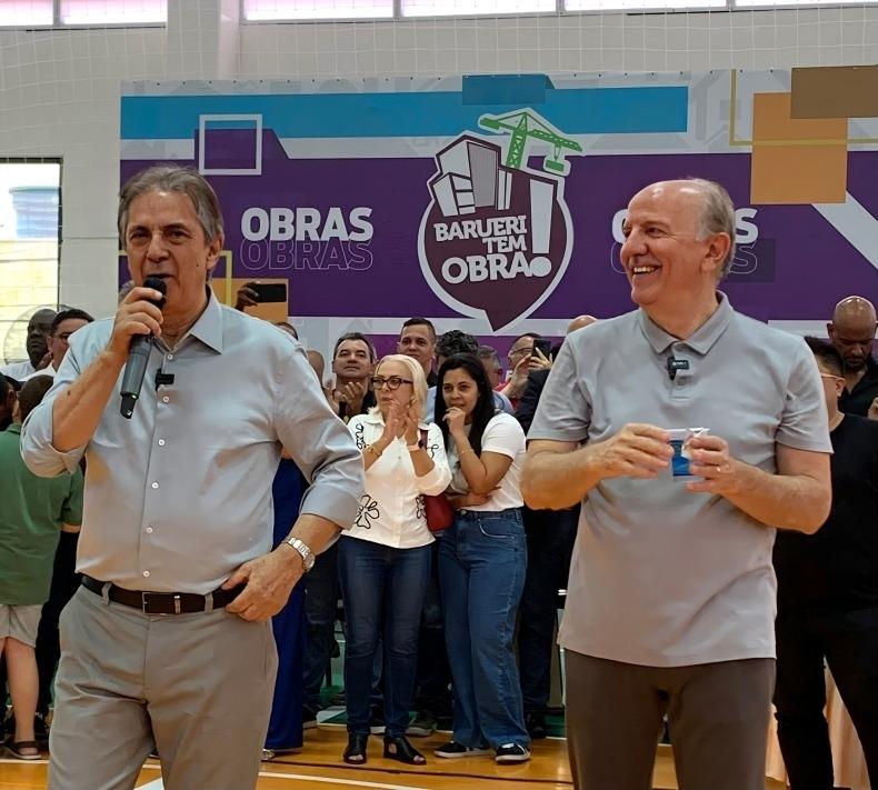Em Barueri o Prefeito Furlan, e o Vice, Piteri, inauguraram mais uma escola