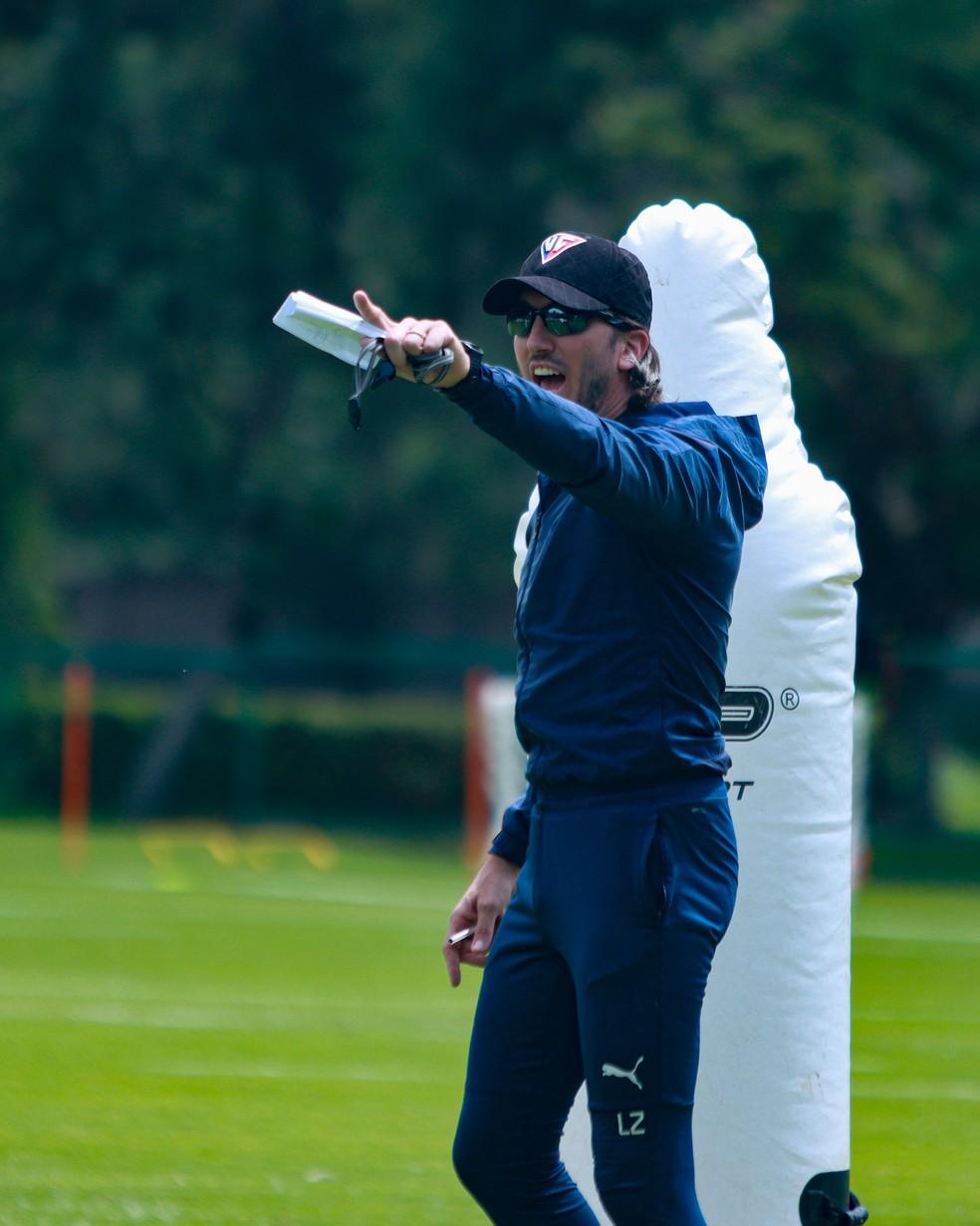 São Paulo conversa com Luis Zubeldia, ex-LDU, para vaga de Dorival