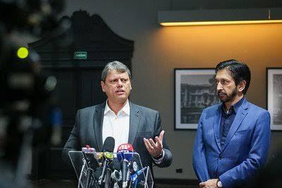 Tarcísio confirma apoio a Nunes, que é pré-candidato à reeleição em SP